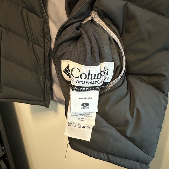 Columbia down vest. Large. Reversible. Black outside, gray inside. - Picture 6 of 6